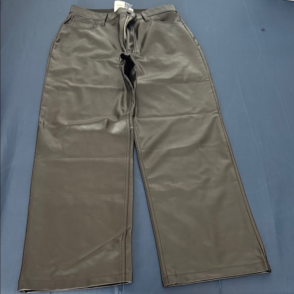 Abercrombie and Fitch Women’s High Rise 90s Relaxed Vegan Leather Pant
